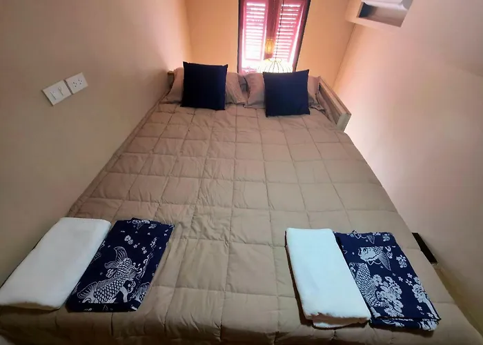 Blu Cabin Ari Stylish Gay Poshtel Bangkok